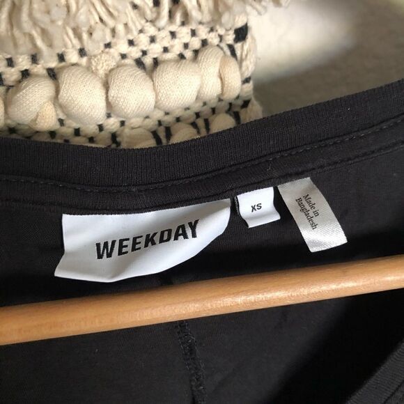 Weekday Last V-Neck T-Shirt XS - Picture 3 of 5